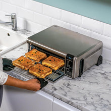 Load image into Gallery viewer, Ninja Foodi Four Multifonctions 8-en-1, Mini four portable, surfaces de travail, four multifonctions avec 8 fonctions de cuisson ; Air Fry, Rôtir, Griller, Cuire et plus encore. Argent/Noir SP101EU