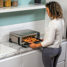 Load image into Gallery viewer, Ninja Foodi Four Multifonctions 8-en-1, Mini four portable, surfaces de travail, four multifonctions avec 8 fonctions de cuisson ; Air Fry, Rôtir, Griller, Cuire et plus encore. Argent/Noir SP101EU