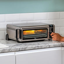 Load image into Gallery viewer, Ninja Foodi Four Multifonctions 8-en-1, Mini four portable, surfaces de travail, four multifonctions avec 8 fonctions de cuisson ; Air Fry, Rôtir, Griller, Cuire et plus encore. Argent/Noir SP101EU