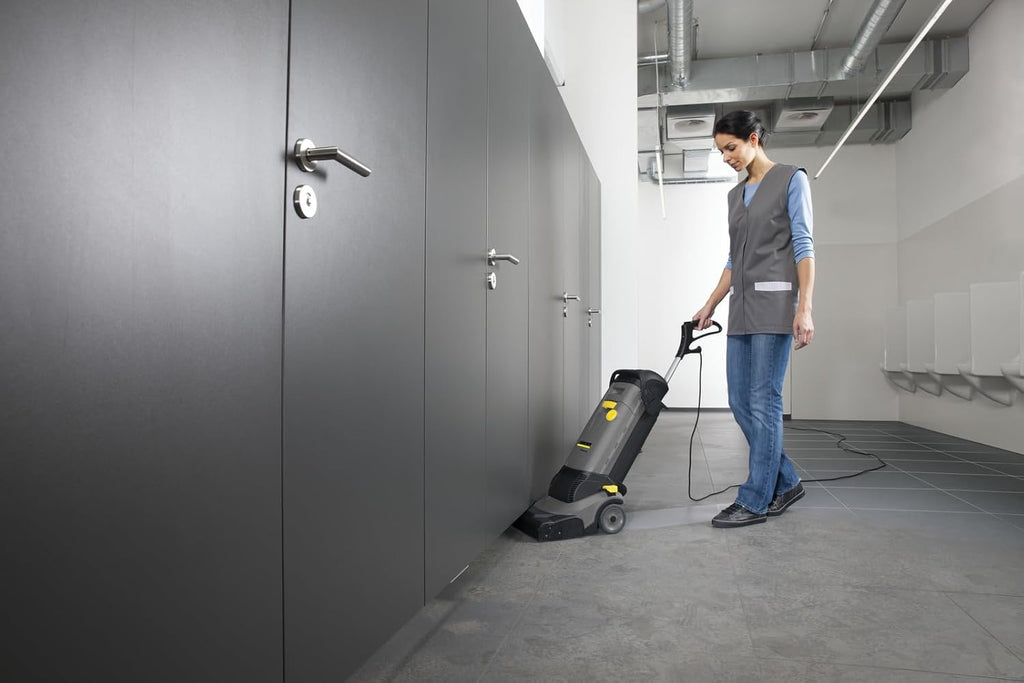 Kärcher BR 30/4 C autolaveuse compacte pour des surfaces allant jusqu'à 200 m² nettoyage puissant des sols durs les surfaces sont immédiatement sèches et praticables